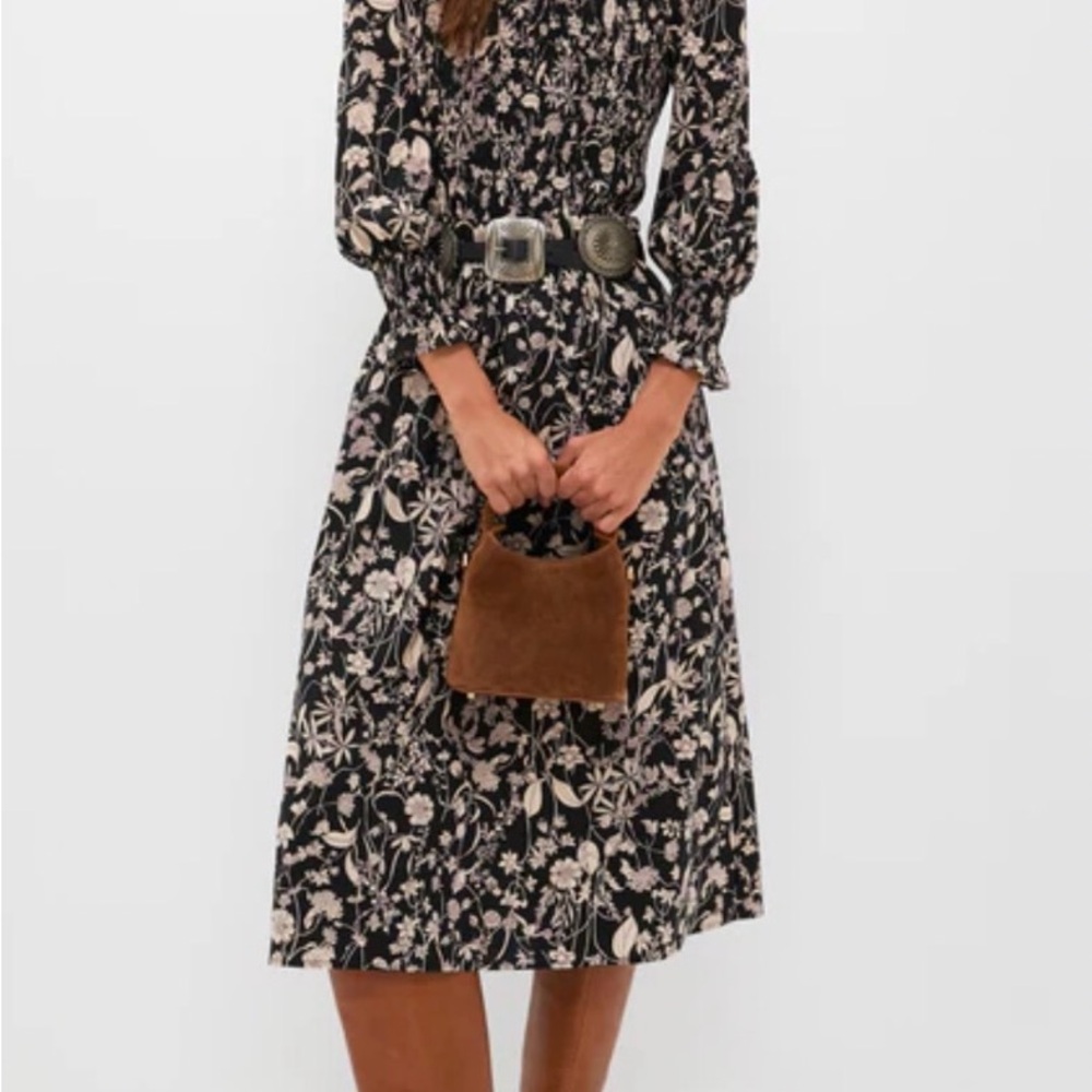 Chic Long Sleeve Floral Dress in Black